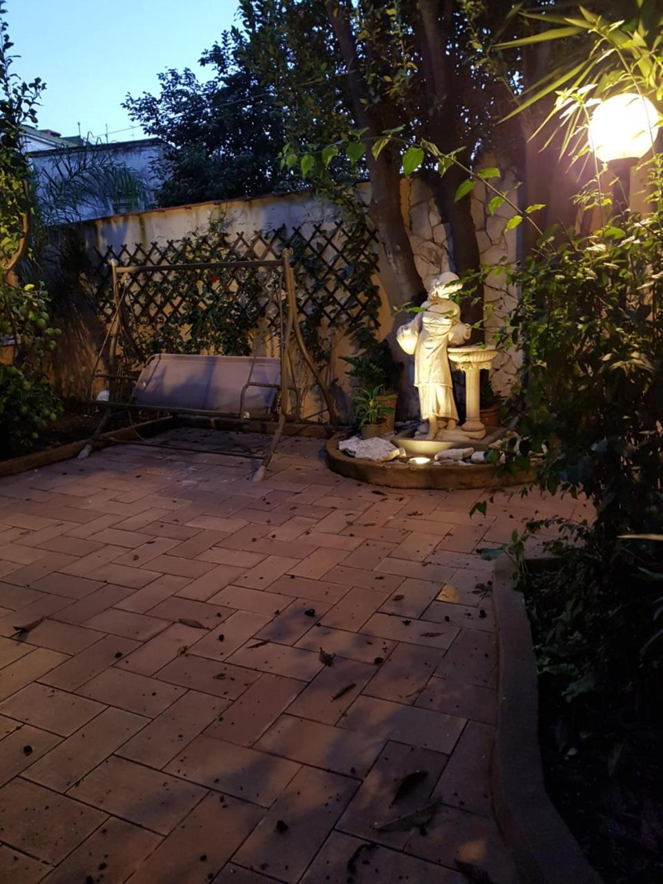 Il Giardino Di Daphne Bed & Breakfast Наполи Екстериор снимка