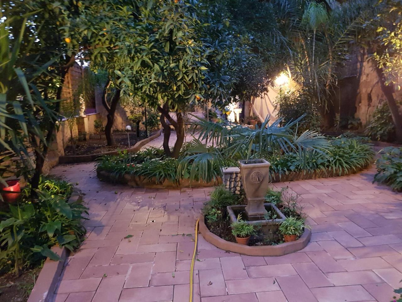 Il Giardino Di Daphne Bed & Breakfast Наполи Екстериор снимка